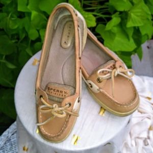 Very top-sider tan one hole lace boat shoe size 6